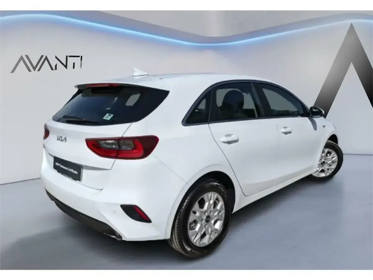 Usado Kia Ceed 136 CV (100 kW) 2025 Blanco Utilitario