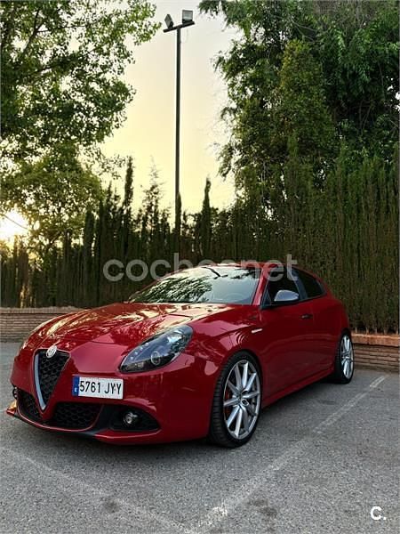 Rojo Usado 2017 Alfa Romeo Giulietta Super Berlina | 10.000 € (Precio justo) - Imagen 1/4