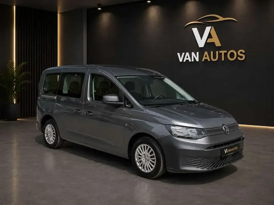 Usado VW Caddy 102 CV (75 kW) 2023 Plateado Monovolumen