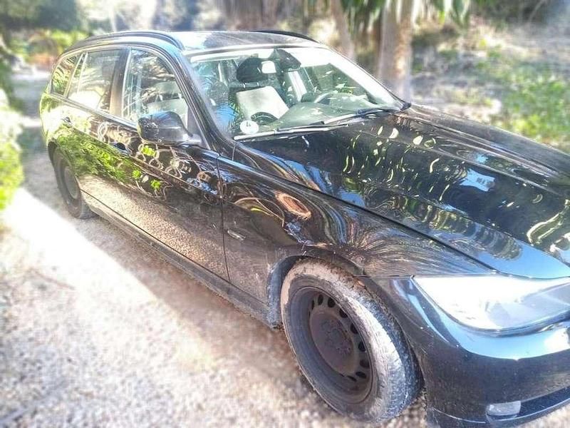 Usado BMW 318 150 CV (110 kW) 2012 Negro Familiar