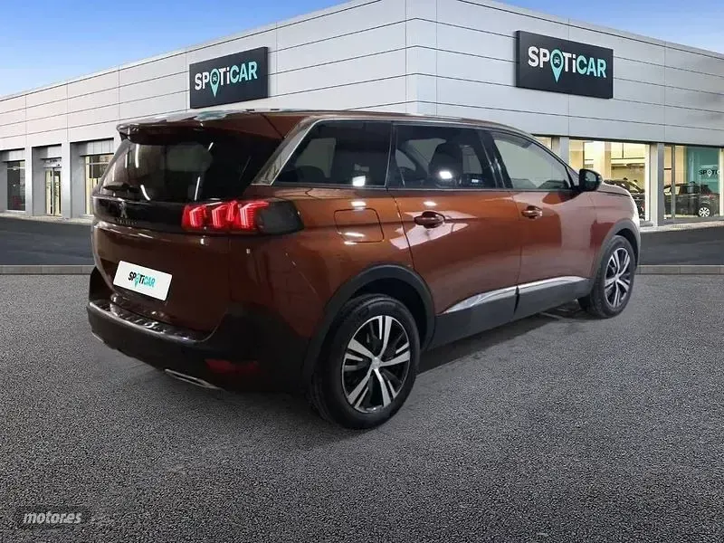 Usado Peugeot 5008 Allure 130 CV (95 kW) 2022 Marrón SUV