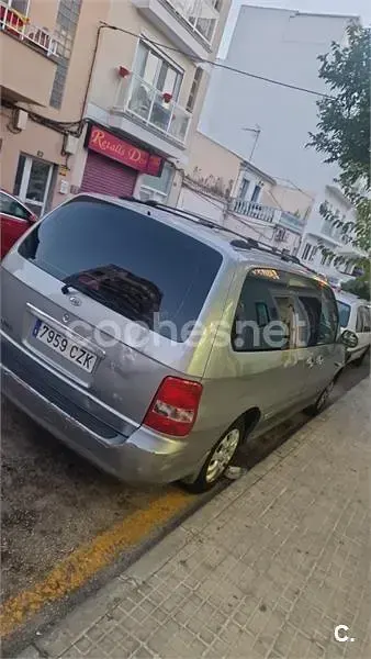 Usado Kia Carnival EX 144 CV (105 kW) 2004 Gris / plata Monovolumen