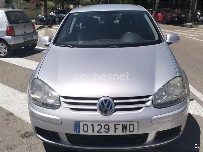 Usado VW Golf V Highline 140 CV (102 kW) 2007 Gris / plata Berlina