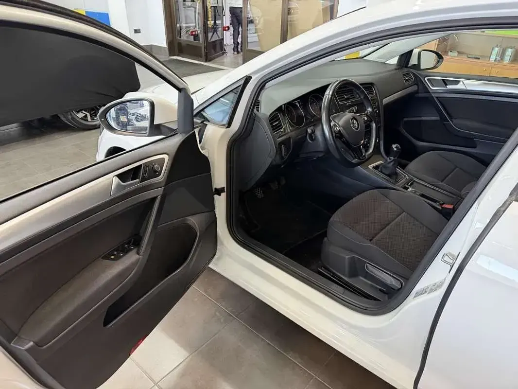 Usado VW Golf VII Advance 116 CV (85 kW) 2020 Blanco Familiar