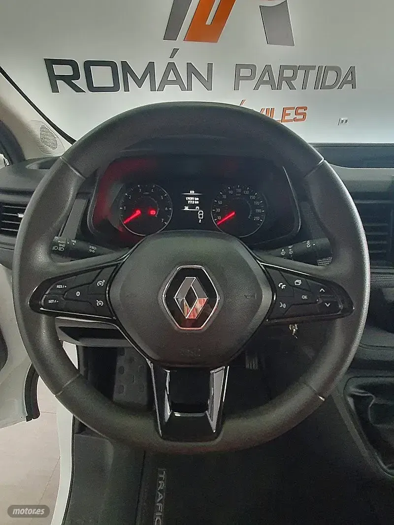 Usado Renault Trafic 110 CV (80 kW) 2022 Blanco Monovolumen