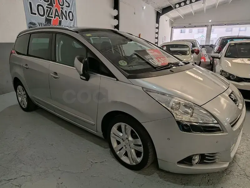 Usado Peugeot 5008 Access 112 CV (82 kW) 2012 Gris / plata Monovolumen