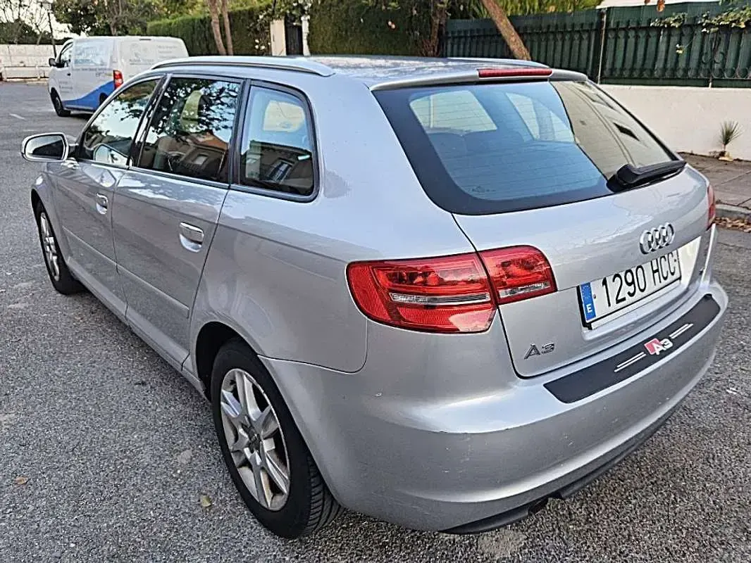 Usado Audi A3 Sportback Ambition 105 CV (77 kW) 2011 Gris Utilitario