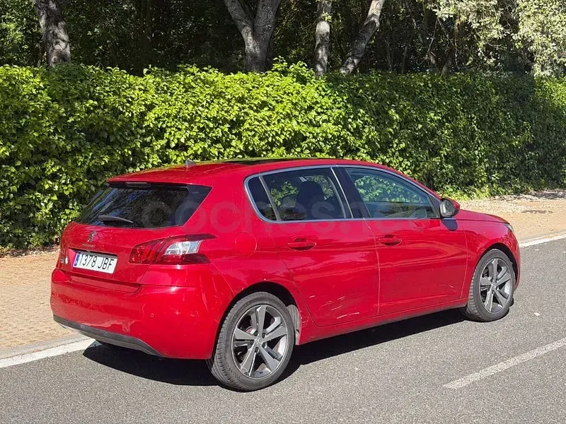 Usado Peugeot 308 Active 115 CV (84 kW) 2014 Granate Berlina
