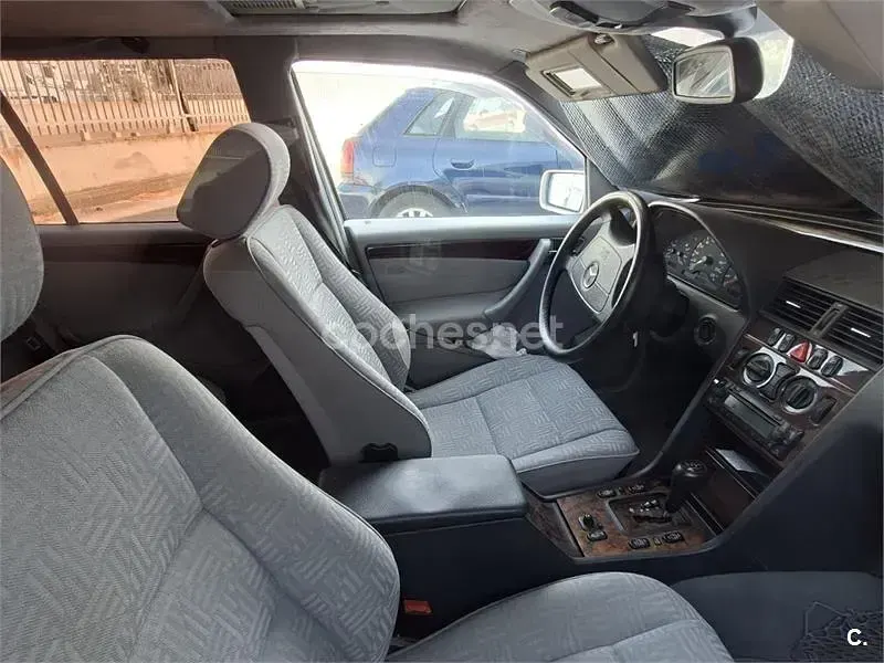 Usado Mercedes C250 Classic 150 CV (110 kW) 2000 Gris / plata Familiar