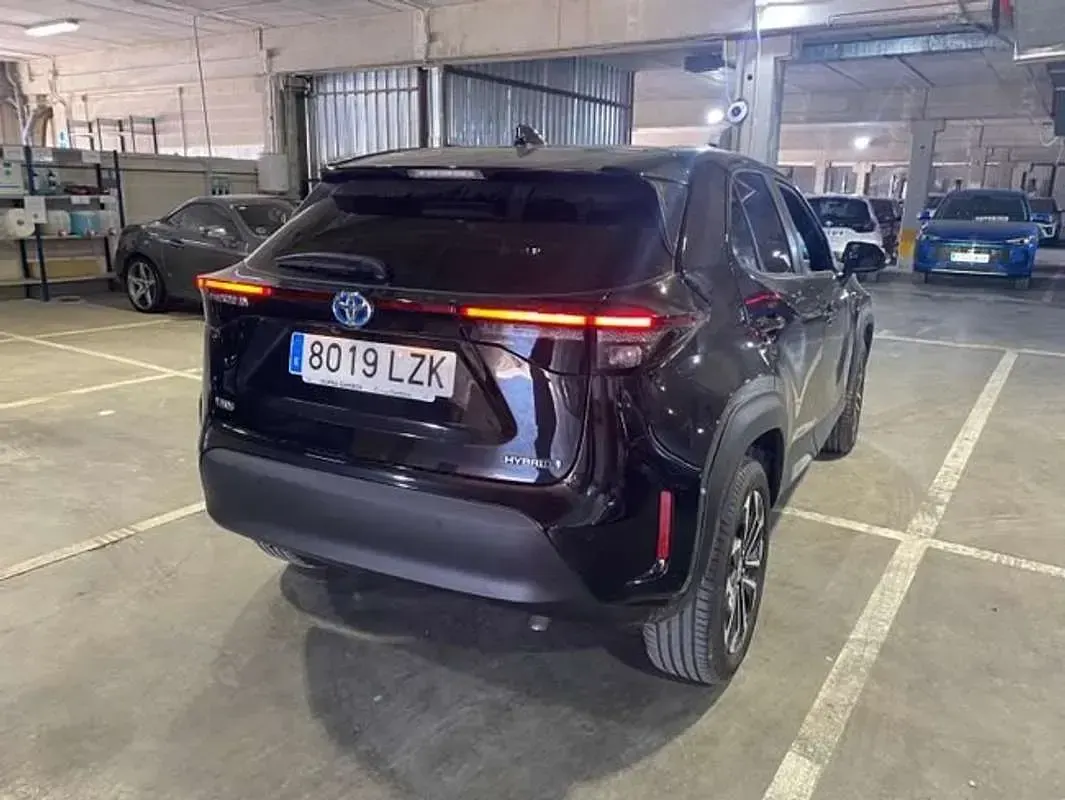 Usado Toyota Yaris Cross Active 116 CV (85 kW) 2022 Negro SUV