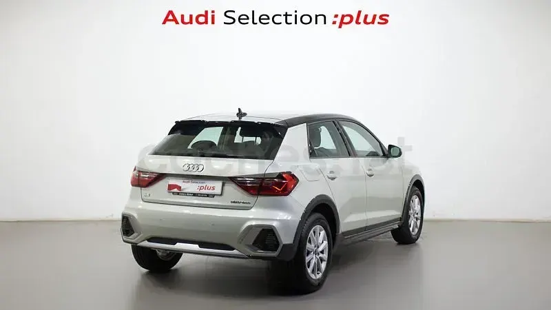 Usado Audi A1 Comfort 110 CV (80 kW) 2024 Gris / plata SUV