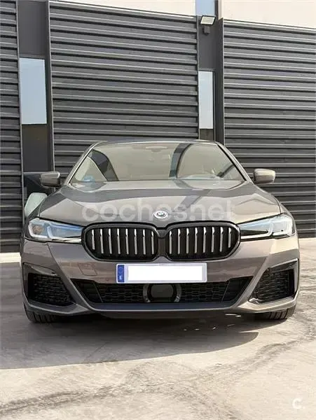Usado BMW 530e Comfort Edition 292 CV (214 kW) 2022 Gris / plata Berlina