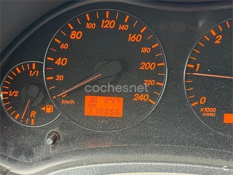 Usado Toyota Avensis Executive 177 CV (130 kW) 2005 Negro Berlina