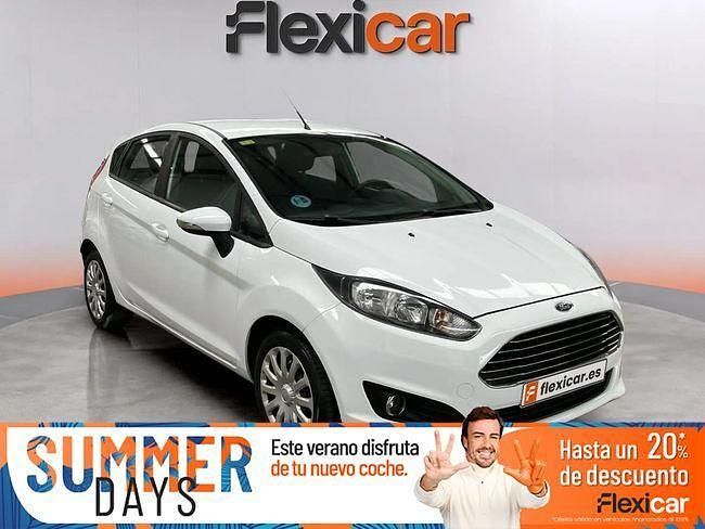 Blanco Usado 2015 Ford Fiesta Trend Utilitario | 8490 € (Un poco caro) - Imagen 1/4