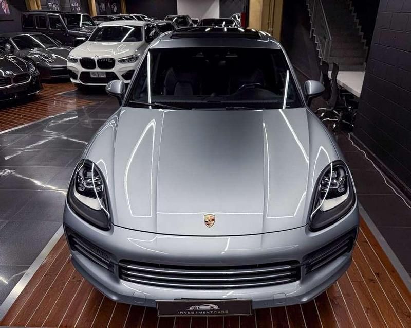 Usado Porsche Cayenne 462 CV (339 kW) 2020 Gris / plata SUV