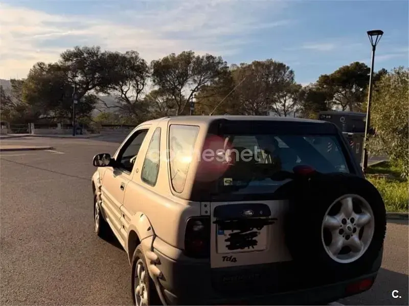 Usado Land Rover Freelander 110 CV (80 kW) 2000 Gris / plata SUV