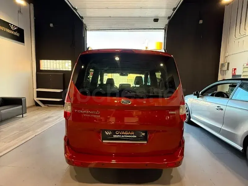 Usado Ford Tourneo Courier Ambiente 100 CV (73 kW) 2016 Naranja Monovolumen