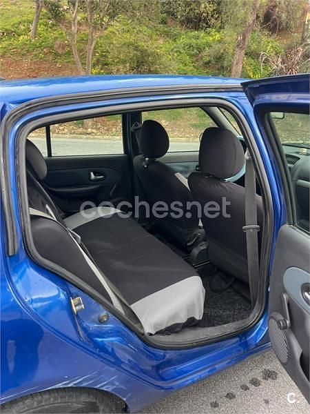 Usado Renault Clio II Authentique 75 CV (55 kW) 2006 Azul Berlina