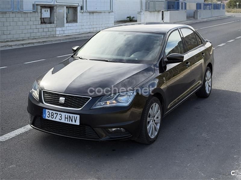 Usado Seat Toledo Style 105 CV (77 kW) 2013 Negro Utilitario