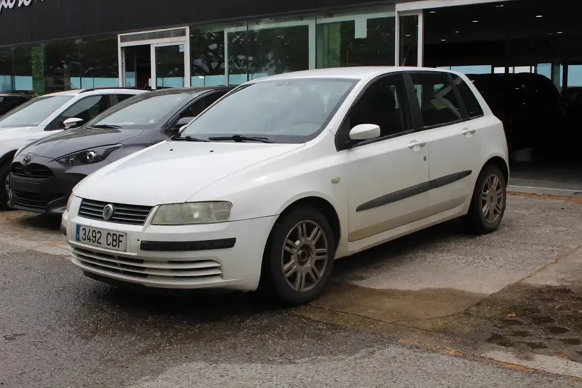 Usado Fiat Stilo Active 115 CV (84 kW) 2002 Blanco Berlina