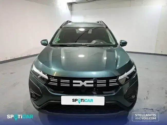 Usado Dacia Jogger Expression 110 CV (80 kW) 2025 Verde Monovolumen