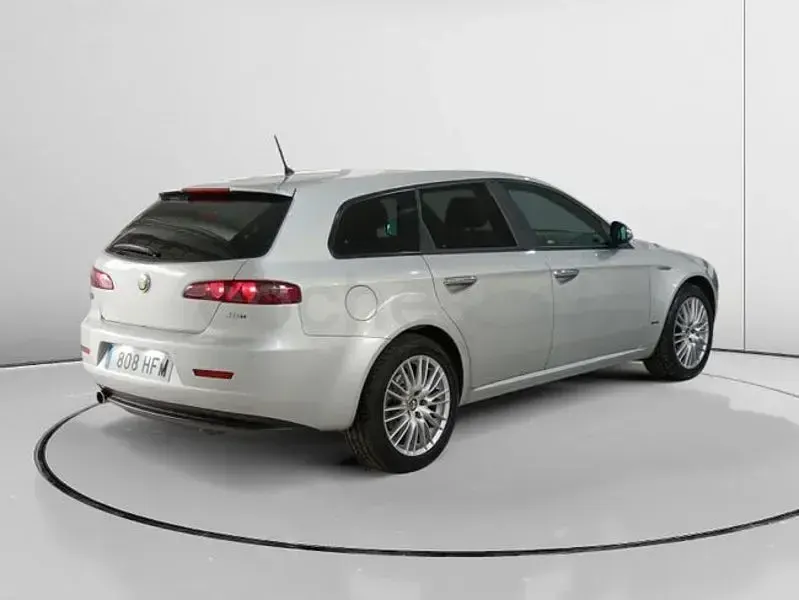 Usado Alfa Romeo 159 170 CV (125 kW) 2011 Gris / plata Familiar