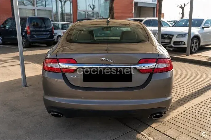 Usado Jaguar XF Luxury 240 CV (176 kW) 2015 Marrón Berlina