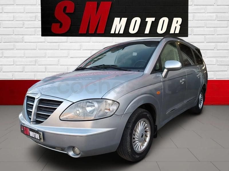 Usado Ssangyong (KGM) Rodius Limited 165 CV (121 kW) 2005 Gris / plata Monovolumen