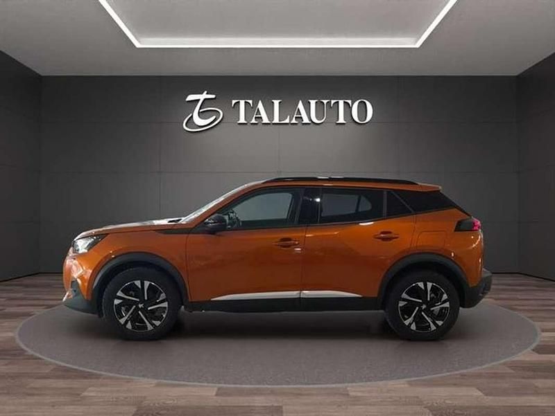 Usado Peugeot 2008 Allure 110 CV (80 kW) 2022 Naranja SUV