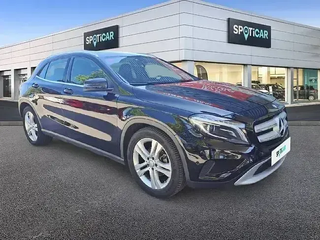 Usado Mercedes GLA180 122 CV (89 kW) 2016 Negro SUV