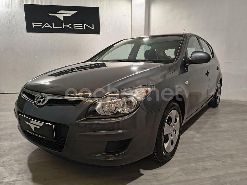 Gris / plata Usado 2009 Hyundai i30 Classic Berlina | 5990 € (Precio justo) - Imagen 1/4