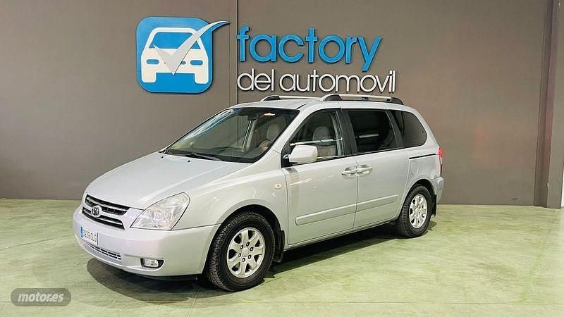 Plateado Usado 2009 Kia Carnival Monovolumen | 7900 € (Un poco caro) - Imagen 1/4