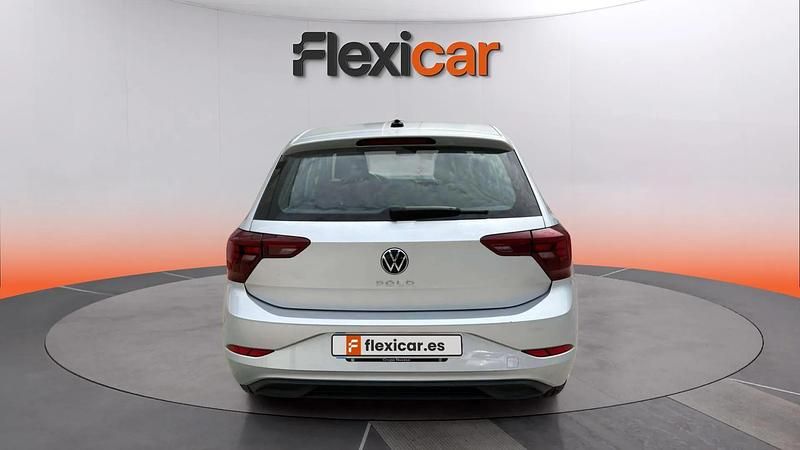 Usado VW Polo Life 110 CV (80 kW) 2022 Gris Utilitario