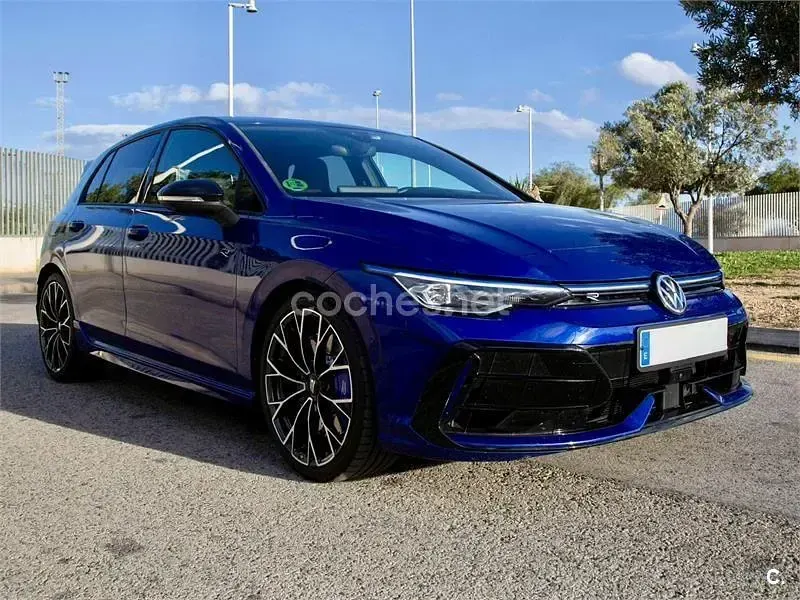 Usado VW Golf VIII R 333 CV (244 kW) 2025 Azul Berlina