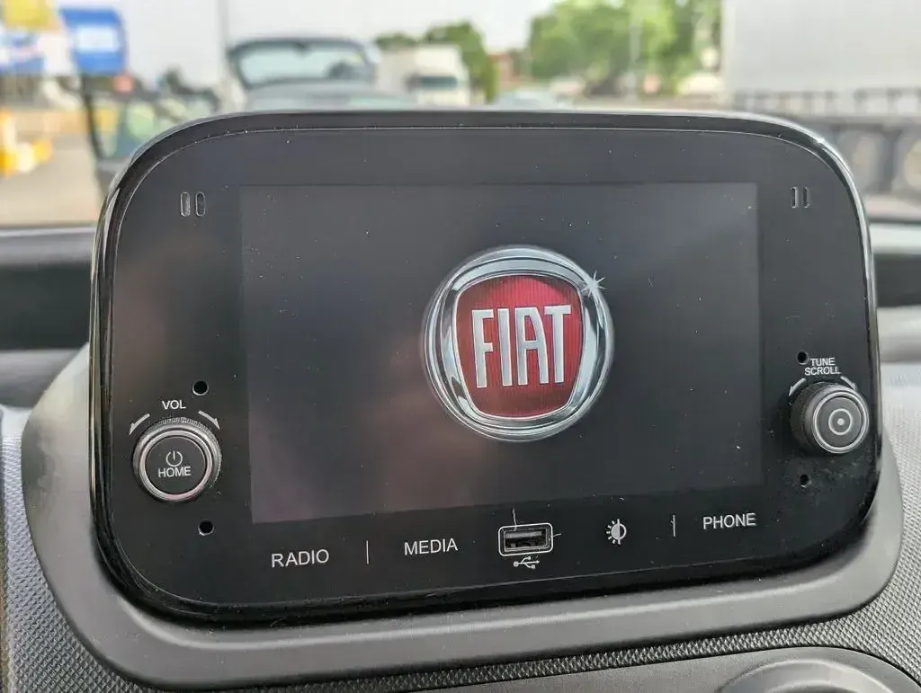 Usado Fiat Fiorino 80 CV (58 kW) 2021 Blanco Monovolumen