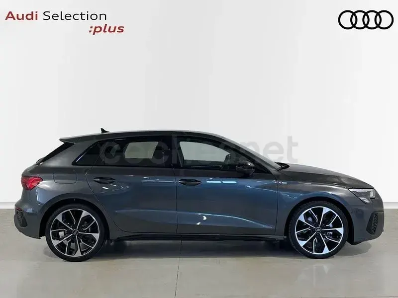 Usado Audi A3 Ambiente 150 CV (110 kW) 2024 Gris / plata Berlina