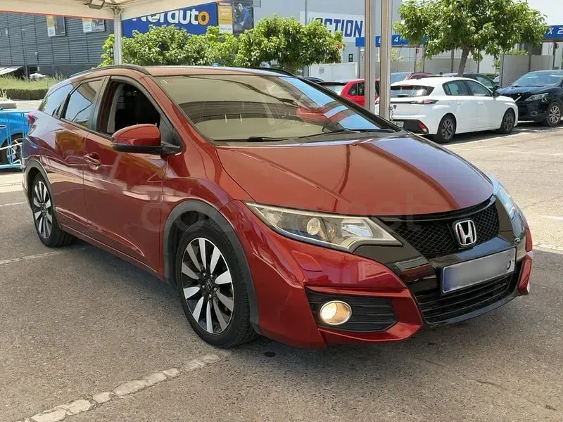 Usado Honda Civic Elegance 120 CV (88 kW) 2015 Rojo Familiar