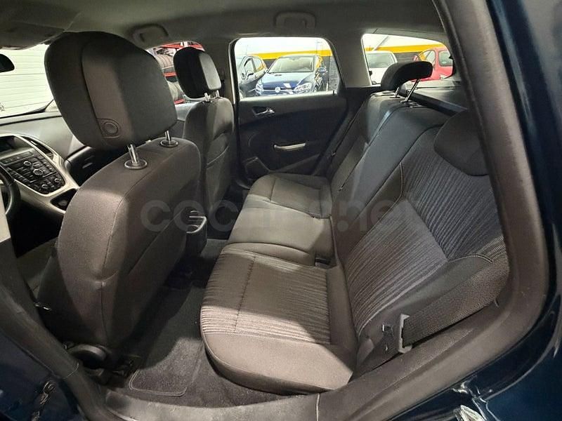 Usado Opel Astra Enjoy 125 HP (91 kW) 2011 Azul Sedan