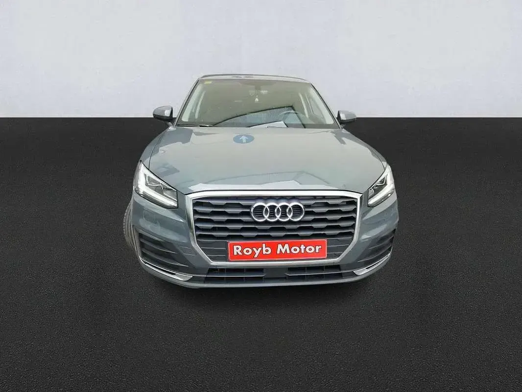Usado Audi Q2 Advanced Plus 116 CV (85 kW) 2020 Gris SUV