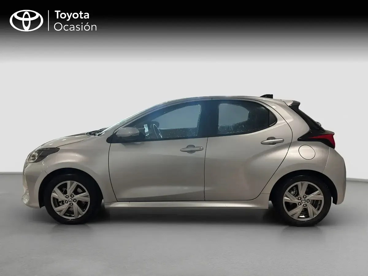 Käytetty Toyota Yaris Active 116 HP (85 kW) 2025 Harmaa Viistoperä