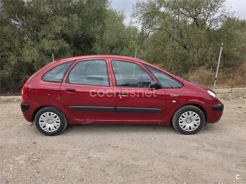 Usado Citroën Xsara Picasso Exclusive 110 CV (80 kW) 2009 Rojo Monovolumen
