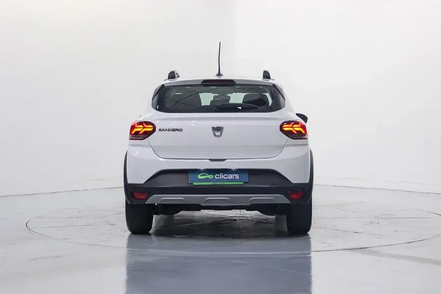 Usado Dacia Sandero Comfort 101 CV (74 kW) 2022 Blanco Berlina