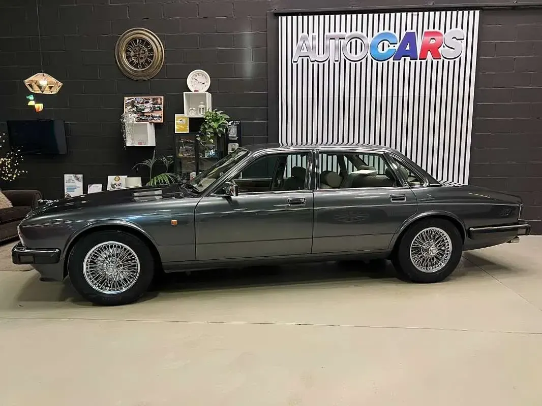 Usado Jaguar XJ 200 CV (147 kW) 1991 Gris Berlina