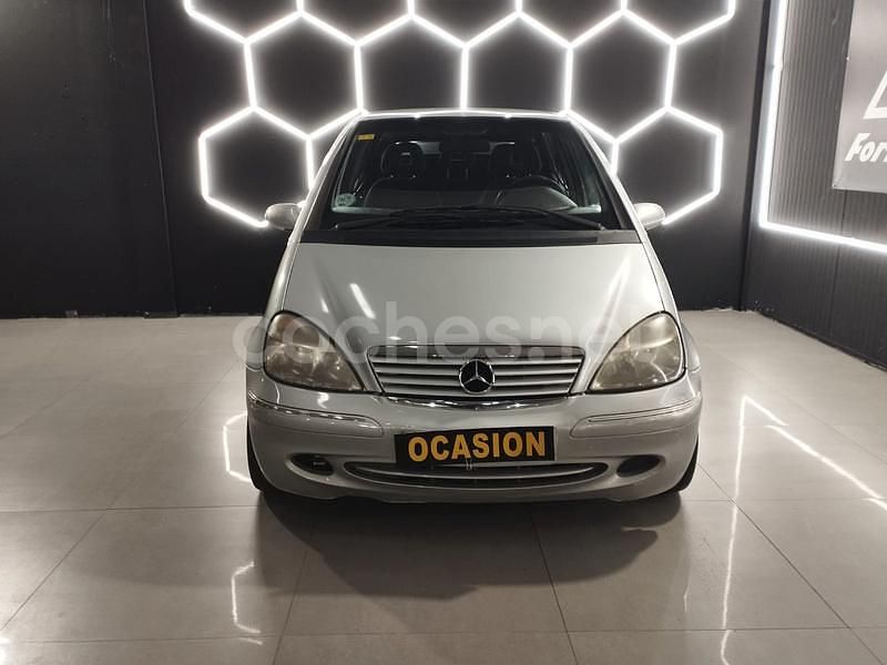 Usado Mercedes A160 Avantgarde 102 CV (75 kW) 2002 Gris / plata Monovolumen