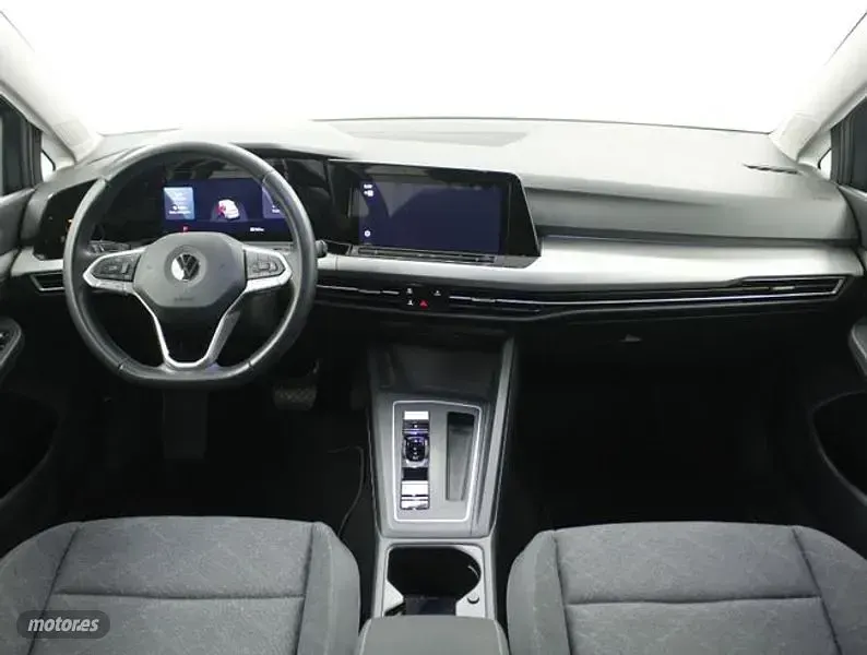 Usado VW Golf VIII Life 110 CV (80 kW) 2022 Gris Berlina