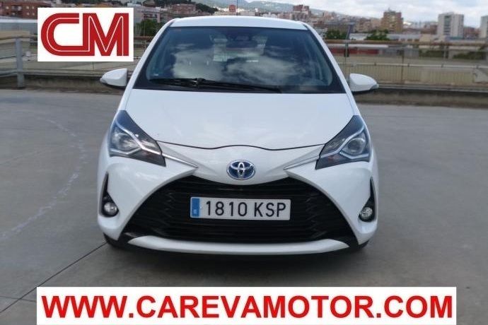 Usado Toyota Yaris Hybrid Active 100 CV (73 kW) 2019 Blanco Berlina
