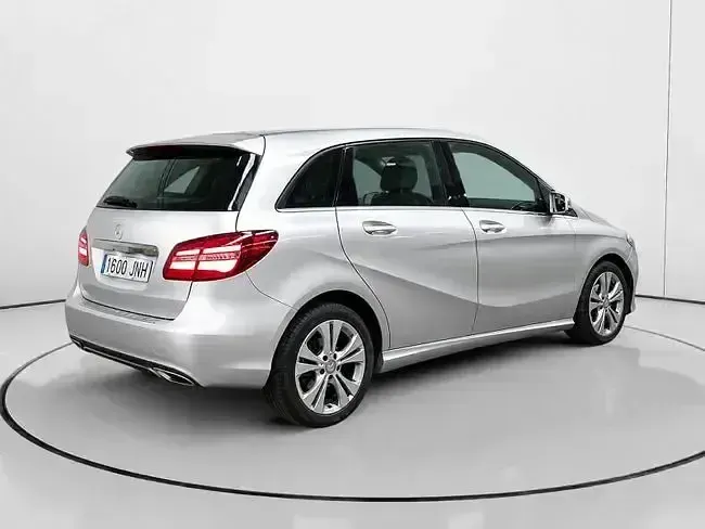 Usado Mercedes B180 109 CV (80 kW) 2016 Gris / plata Utilitario