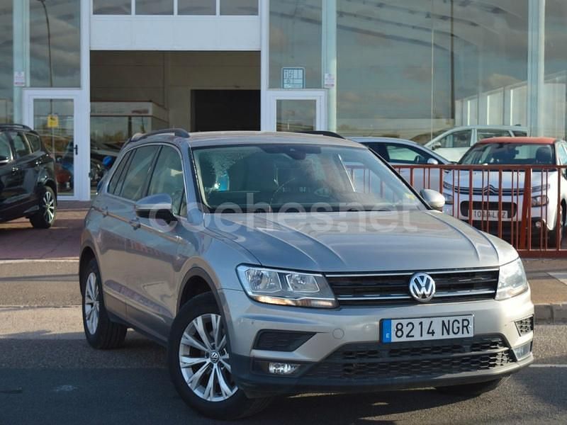 Usado VW Tiguan Sportline 150 CV (110 kW) 2021 Gris SUV