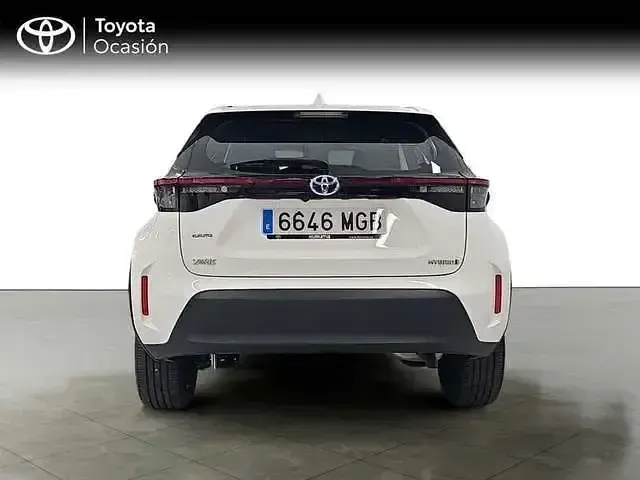 Usado Toyota Yaris Hybrid Active 116 CV (85 kW) 2023 Blanco Pickup/Camioneta