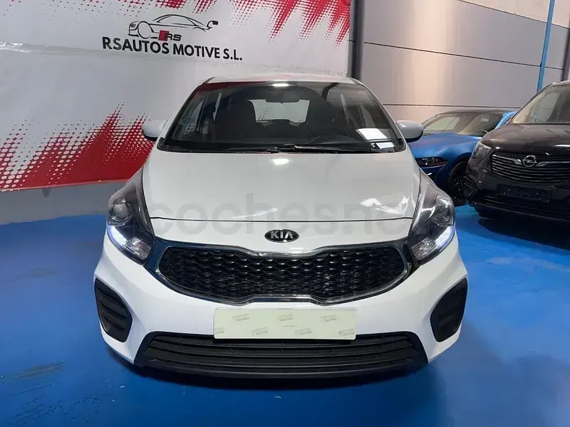 Usado Kia Carens 115 CV (84 kW) 2018 Blanco Monovolumen